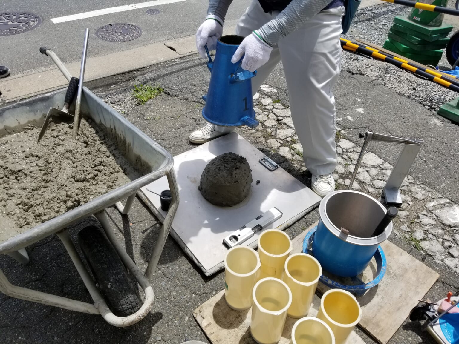 スランプ試験 | 株式会社コンクリートサポートセンター