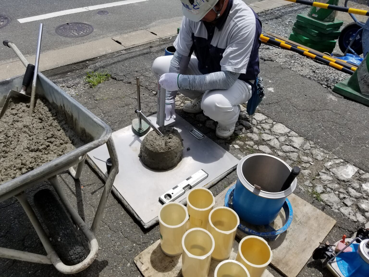 スランプ試験 | 株式会社コンクリートサポートセンター